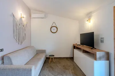 TV o dispositivi per l'intrattenimento presso 5min dalla Spiaggia La Cinta - Villetta Elegante a San Teodoro