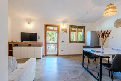 TV o dispositivi per l'intrattenimento presso 5min dalla Spiaggia La Cinta - Villetta Elegante a San Teodoro