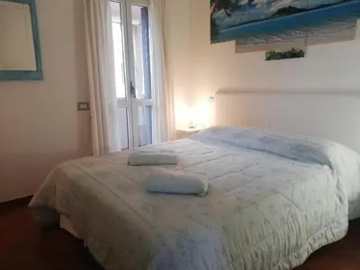 Letto o letti in una camera di Domus Eleonora a due passi dal mare