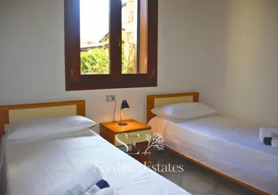 Letto o letti in una camera di San Teodoro Centro - Villetta con giardino