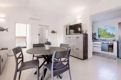 Cucina o angolo cottura di GuestHost - Casa Nina - relax close to the beach