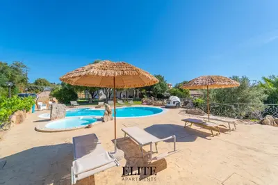 Piscina di Luxury Oasis Apt Pool & Jacuzzi o nelle vicinanze
