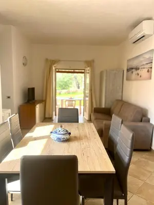 Area soggiorno di Conchiglia Family Garden Retreat - 2BR - Near the Sea - Wi-Fi - AC - BBQ - Pet Friendly