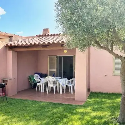 Conchiglia Family Garden Retreat - 2BR - Near the Sea - Wi-Fi - AC - BBQ - Pet Friendly