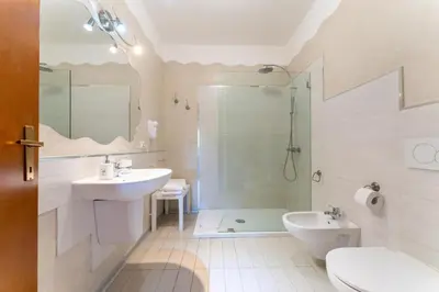 Bagno di Chic Villa Antonina One Bedroom unit 6 sleeps 4
