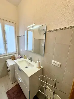 Bagno di Bilocale a 300mt dalla spiaggia La Cinta