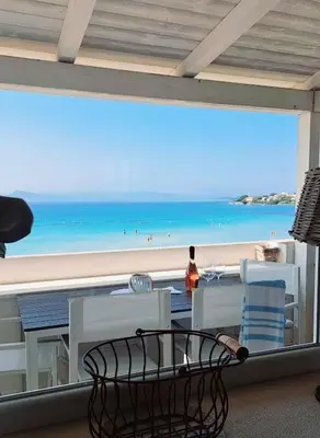 Vista generica sul mare o vista sul mare dall'interno dell'appartamento