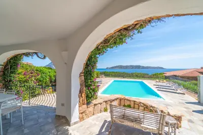 Paesaggio naturale nelle vicinanze della villa