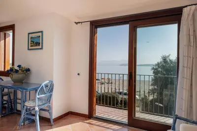 Vista generica sul mare o vista sul mare dall'interno dell'appartamento