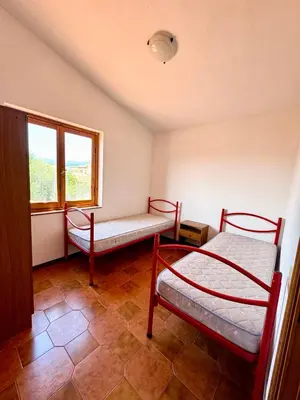 Letto o letti in una camera di Trilocale a 900mt dalla Spiaggia La Cinta