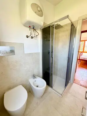Bagno di Trilocale a 900mt dalla Spiaggia La Cinta
