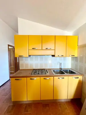Cucina o angolo cottura di Trilocale a 900mt dalla Spiaggia La Cinta