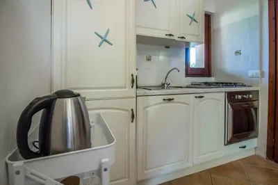 Cucina o angolo cottura di GuestHost - Oasis with Garden, Pool and WiFi