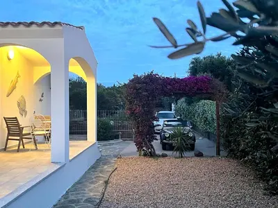 Giardino di Villa Allegria, romantic luxury 300m from the beach, heated pool, firepit and sauna