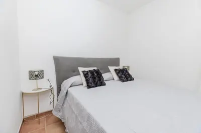 Letto o letti in una camera di SPLENDIDO APPARTAMENTO SAN TEODORO La Suaredda