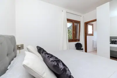 Letto o letti in una camera di SPLENDIDO APPARTAMENTO SAN TEODORO La Suaredda