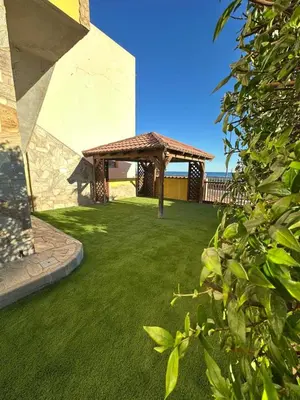 Giardino di Blu Caletta - waterfront apartment with garden