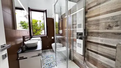 Bagno di Blu Caletta - waterfront apartment with garden