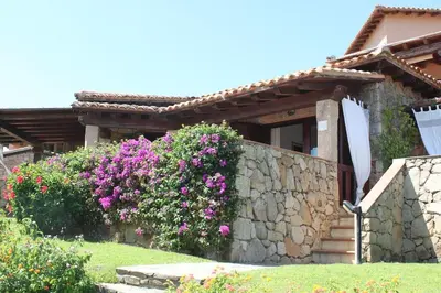 Giardino di Cozy Villa with wonderful view in Puntaldia