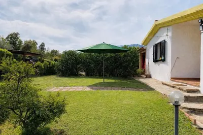 Giardino di Casa Adry tra mare e campagna