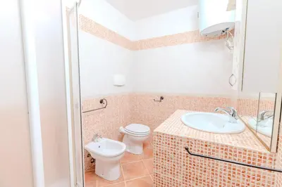 Bagno di Strepitoso Bilocale Via Mosca Olbia