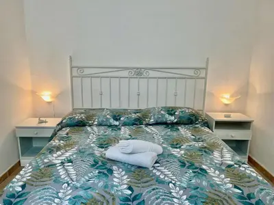 Letto o letti in una camera di Seadas Garden Home - Beach 2 min away - Wi-Fi - AC - Parking - BBQ - Pet Friendly
