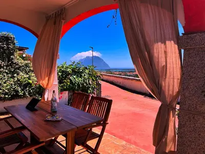 Balcone o terrazza di Villa con giardino e spettacolare vista mare a Porto San Paolo