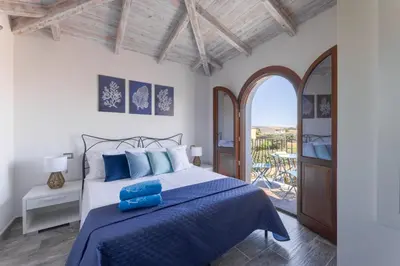Letto o letti in una camera di Riva rooms - by Obiettivo vacanza Budoni