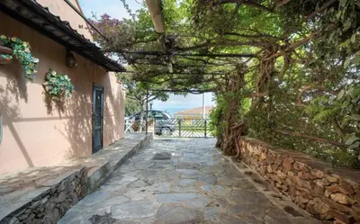 Paesaggio naturale nelle vicinanze della villa