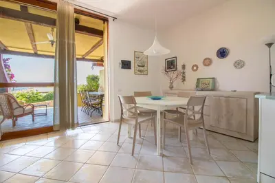 Planimetria di GuestHost - Seaview Villa with Veranda GolfoAranci