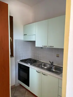 Cucina o angolo cottura di Villetta in Sardegna piano terra con giardino