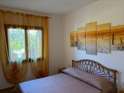 Letto o letti in una camera di Villetta in Sardegna piano terra con giardino