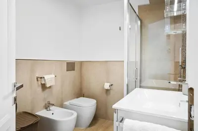 Bagno di Villa immersa nella natura -Piscina condivisa-