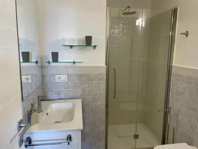 Bagno di Villaggio Est 2 camere con Giardino Vista Mare