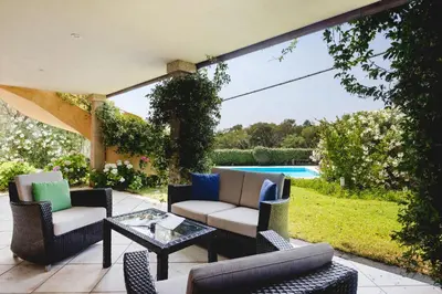 Piscina di Casa Elena al mare con piscina o nelle vicinanze