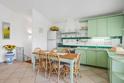 Cucina o angolo cottura di Casa Elena al mare con piscina