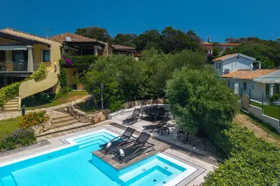 Piscina di Casa Elena al mare con piscina o nelle vicinanze