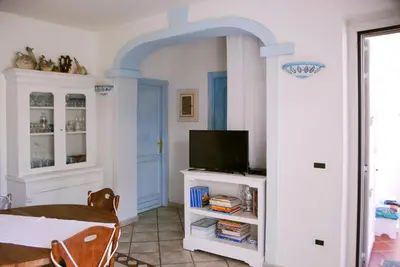 TV o dispositivi per l'intrattenimento presso Residenza estiva con giardino vista mare Santa Lucia