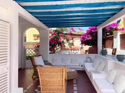 Area soggiorno di Residenza estiva con giardino vista mare Santa Lucia