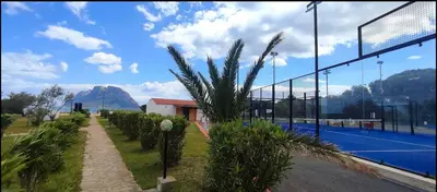Attività di tennis o squash presso l'appartamento o nelle vicinanze