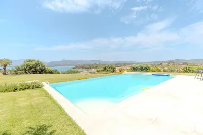 Piscina di Villa Capo Coda Cavallo con Piscina o nelle vicinanze