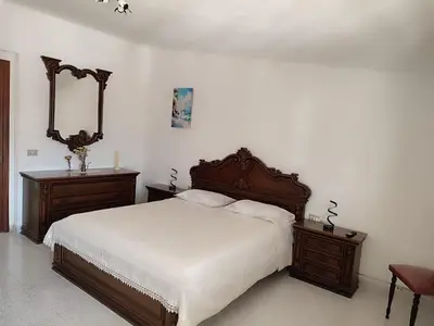 Letto o letti in una camera di Family & Friends - Room 1 - Second Floor - shared bathroom