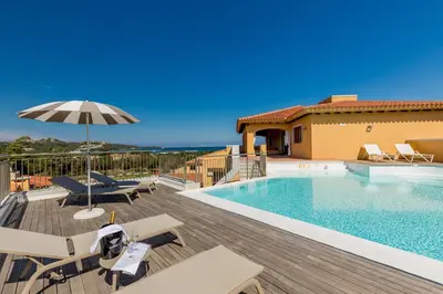 Piscina di Hotel Marana o nelle vicinanze