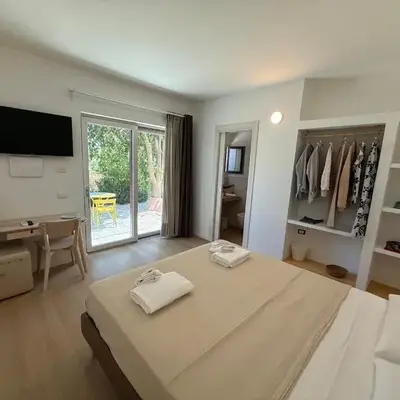 Mariposa Rooms