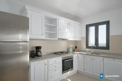 Cucina o angolo cottura di Villa con piscina by budoniaffiti