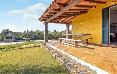 Giardino di Appartamenti a Sa Serra di Orosei