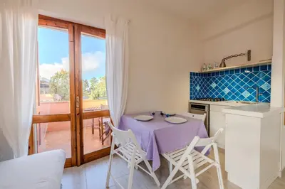 Cucina o angolo cottura di Appartamento con 2 camere da letto Baia Turchese