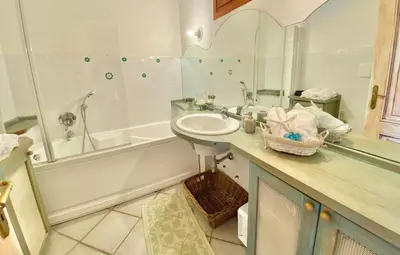 Bagno di Luxury apartment Ginestra sea view with common swimming pool just 50 mt from the beach