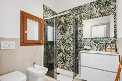 Bagno di Residence Moresca , Appartamento Tavolara con Giardino e Vista Mare a 80 mt dalla Spiaggia