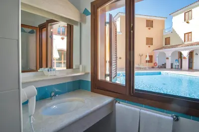Piscina di Residence Cala Viola o nelle vicinanze